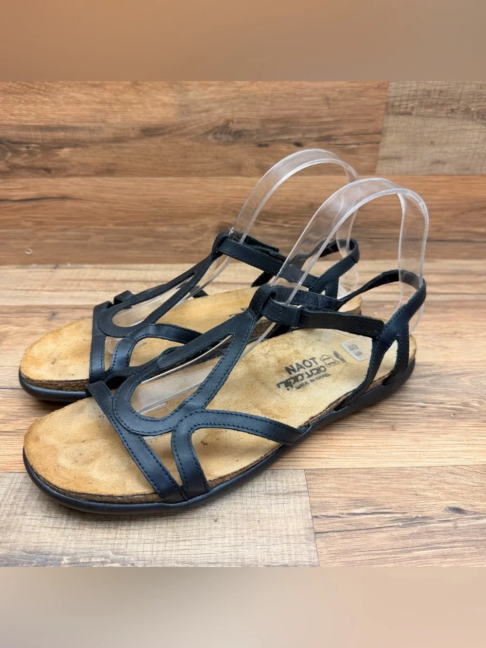 Naot Dorith  size L9 Black Strappy Leather T-Strap Sandals